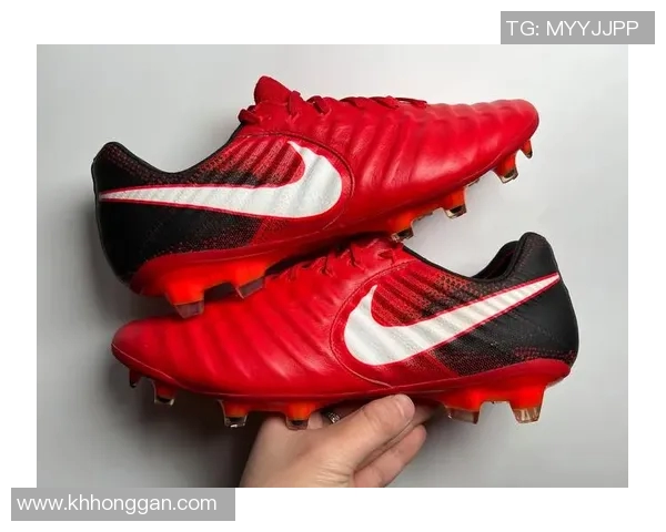 传奇7足球鞋的魅力与性能解析助你在球场上尽显风采